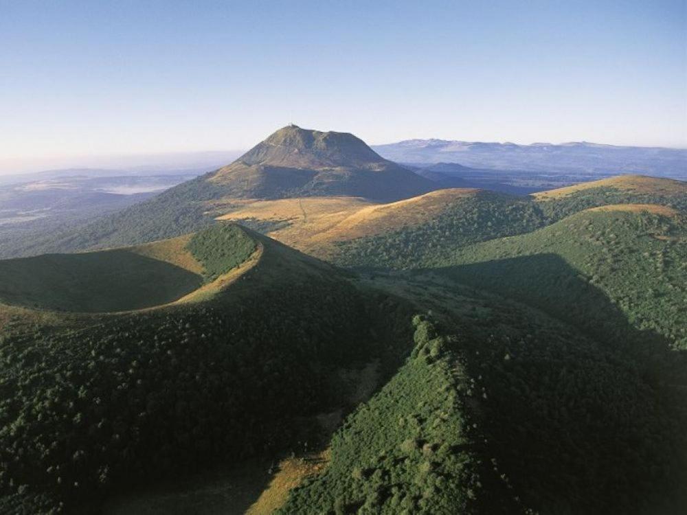 Nid Sous Le Volcan Saint-Sandoux Экстерьер фото